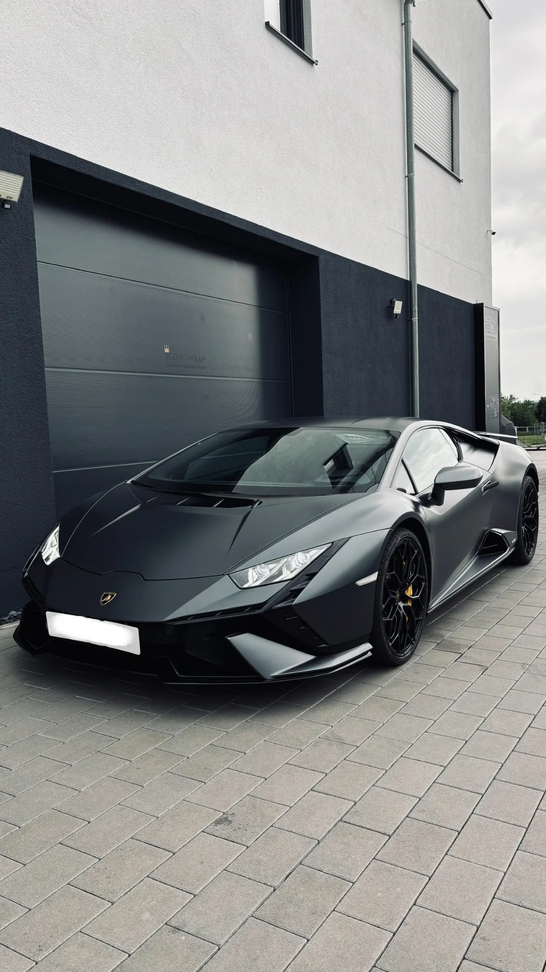Schwarzer Lamborghini Huracan – Vollfolierung bei ICONCARWRAP in Gießen